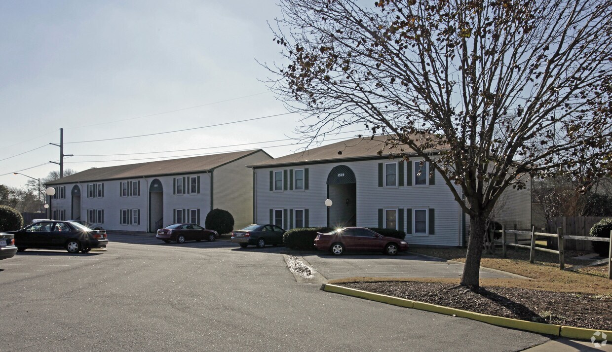 Building Photo - Green Meadows Apartments