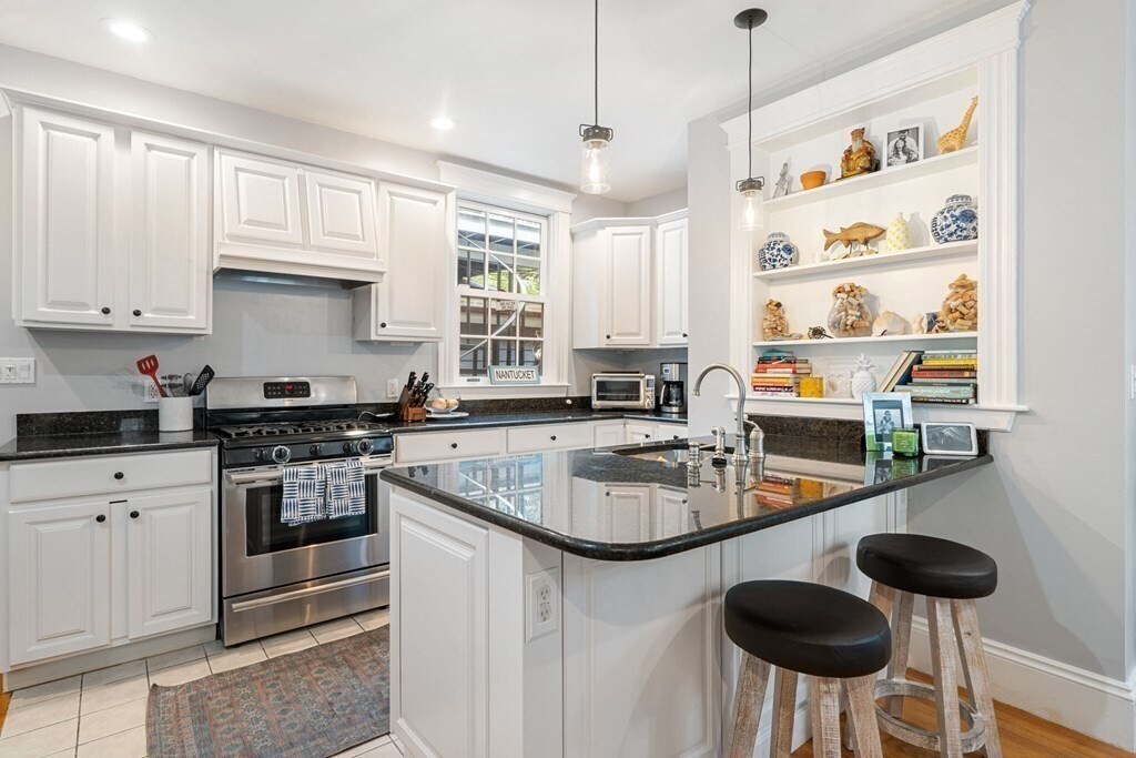 Foto principal - 207 Bunker Hill St