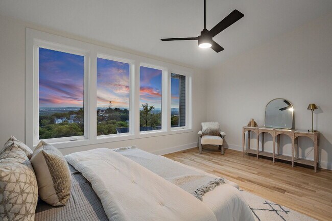 Building Photo - "Spacious 4-Bed, 4-Bath Gem in Nashville - 2,687 Sq Ft AMAZING views!