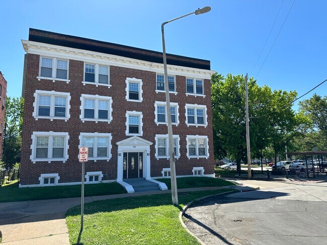 Building Photo - 710 Leland Ave