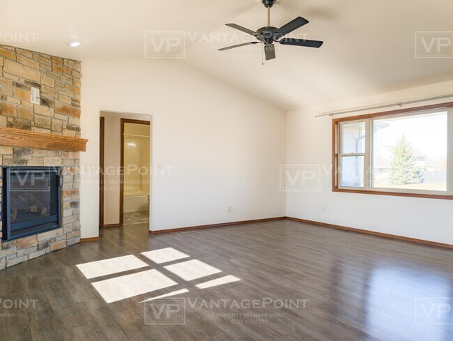 Foto del edificio - 2250 Daly Dr