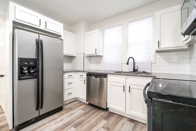 Foto del edificio - 210 Brehl Ave