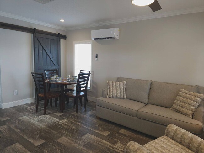 Foto del edificio - 200 S Banana River Dr