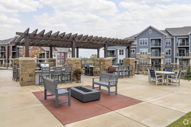 Grilling Center - Heritage Hills Apartments