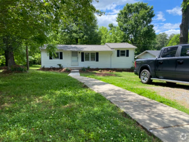 Building Photo - 413 Gibson Dr