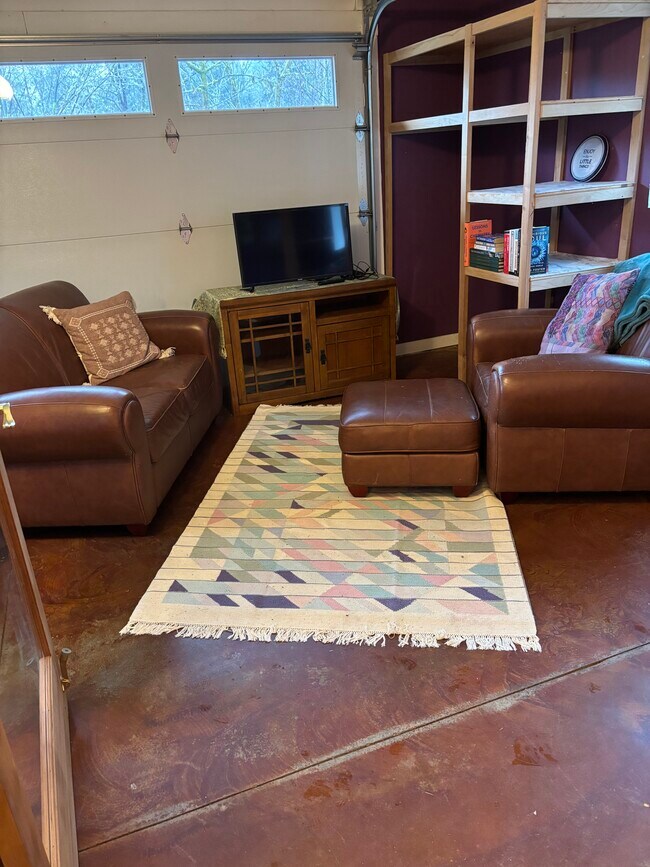 Foto del edificio - 2745 SE Bloomfield Rd