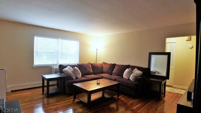 Foto del edificio - 199 N Beverwyck Rd