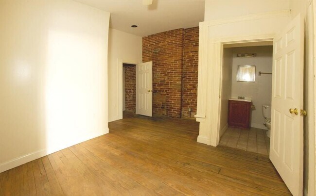 Building Photo - 212 W Broad St