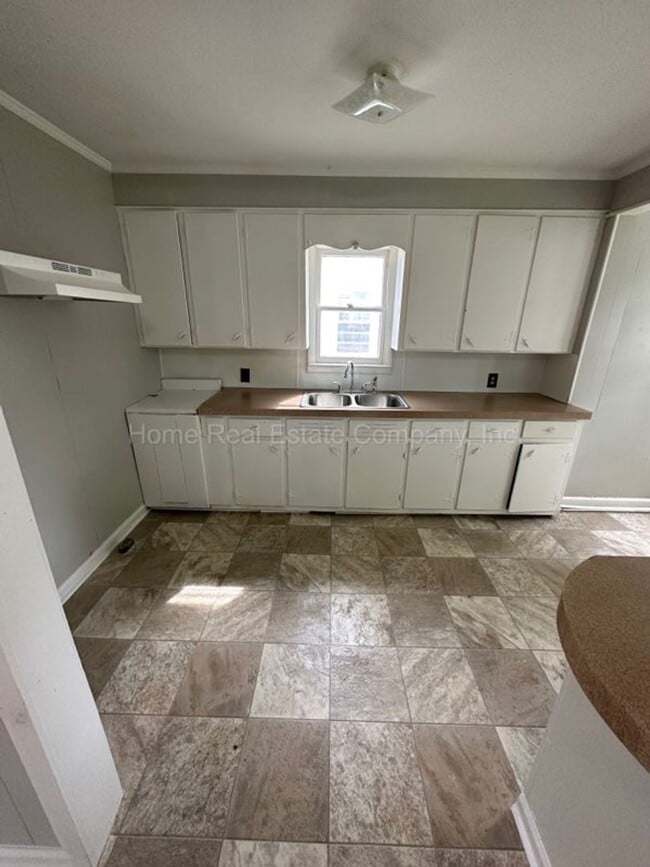 Building Photo - 720 W. 26th Street