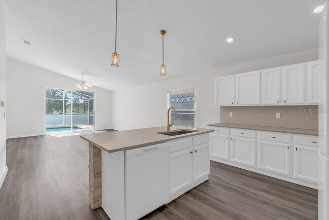 Building Photo - 15746 Autumn Glen Ave