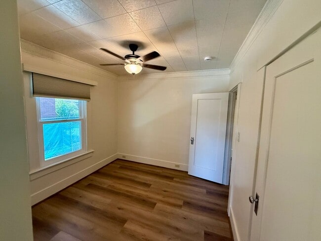 Building Photo - Two bedroom one bath brick charmer!