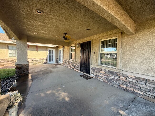 Building Photo - 2906 S Walton Ave