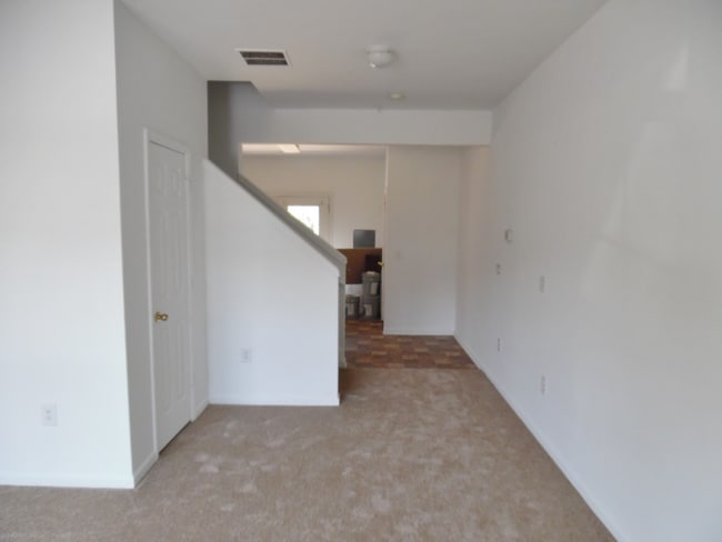 Building Photo - 118 University Village Dr