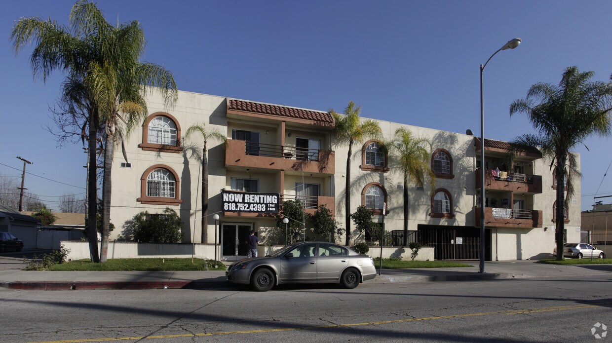 Primary Photo - 6420 Fulton Ave