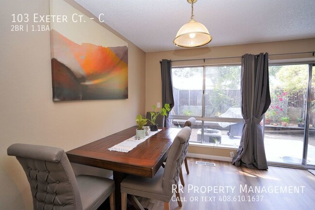 Foto del edificio - Spacious Updated Townhome in Well Maintain...