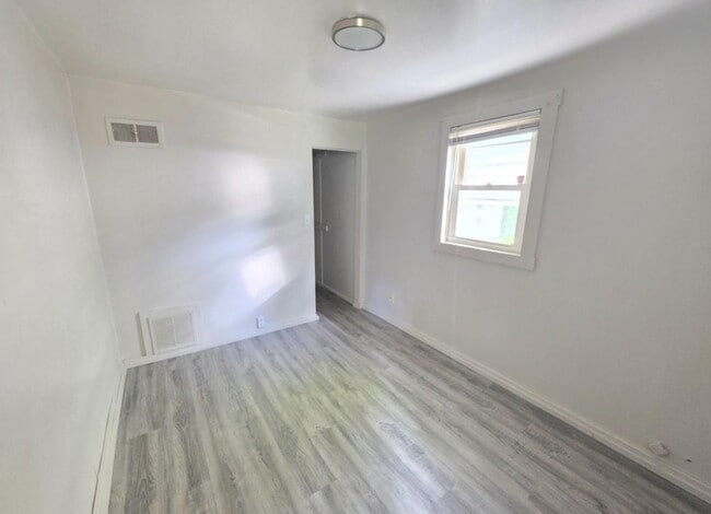 Building Photo - 428 La Rosh St Ct