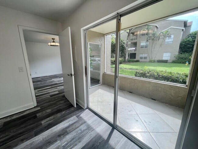 Foto del edificio - 1760 Palm Cove Blvd