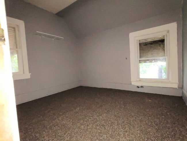 Building Photo - 1209 8th St SE