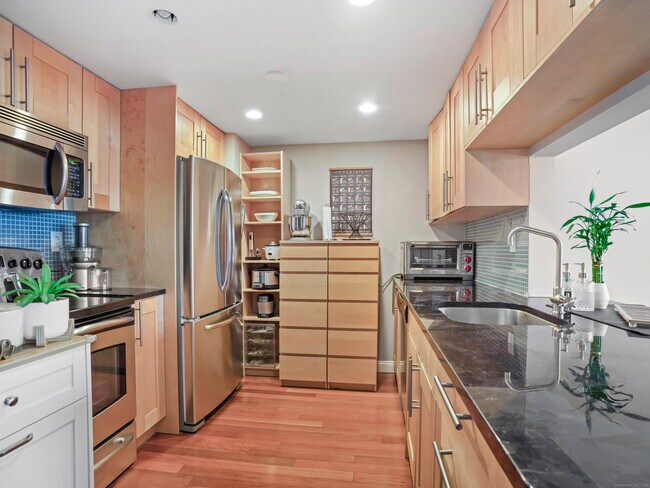 Building Photo - 127 Greyrock Pl
