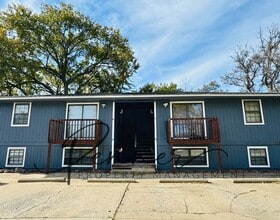 Building Photo - 716 NE Ball Dr