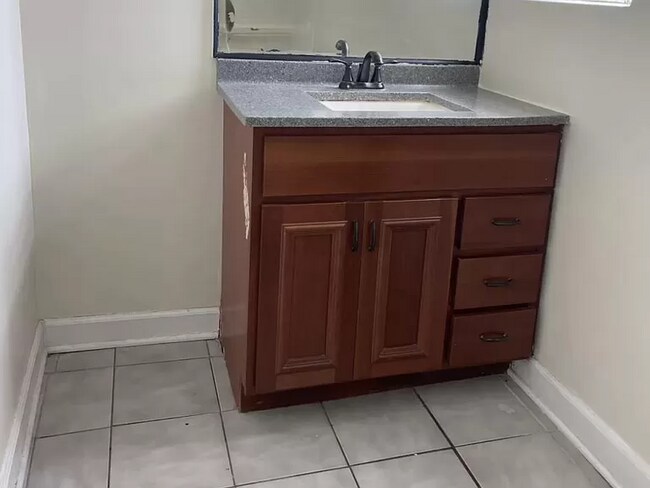 Foto del edificio - 1310 W 151st St