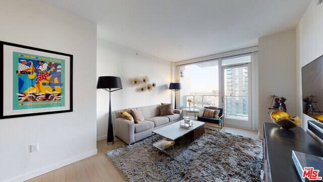 Foto del edificio - 1050 S Grand Ave