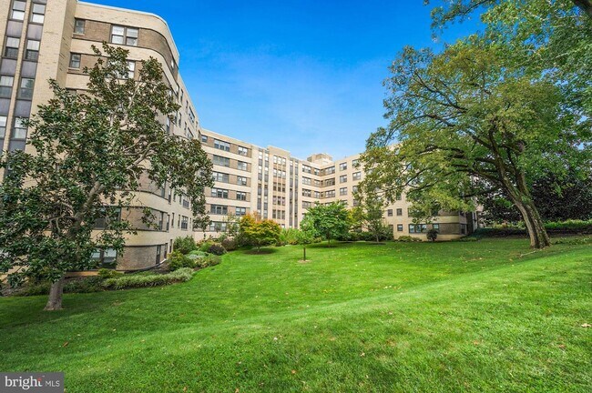 Foto del edificio - 3901 Cathedral Ave NW