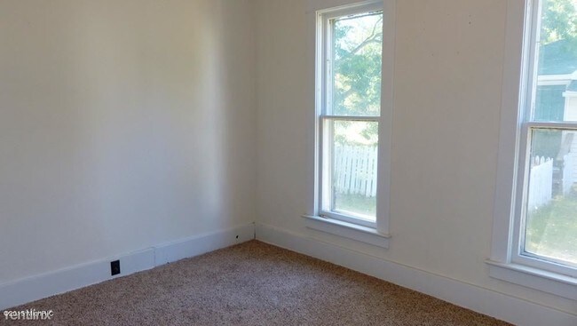 Building Photo - 3 br, 1.5 bath House - 24 W Bernard St