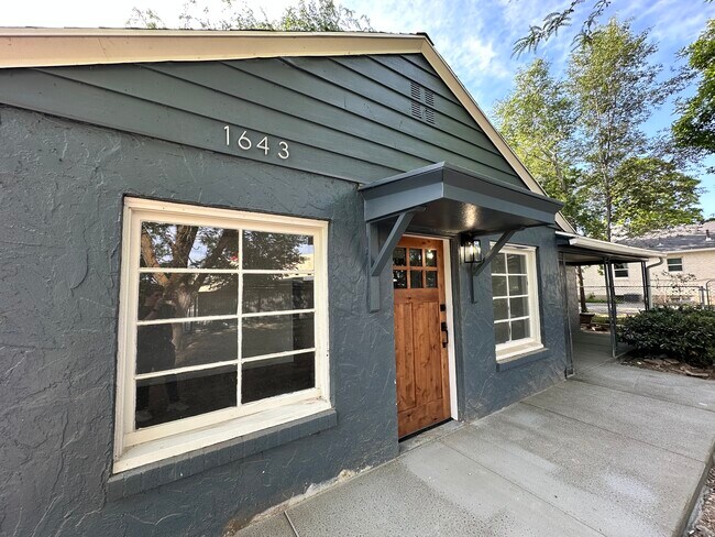 Foto del edificio - 1643 E Woodland Ave