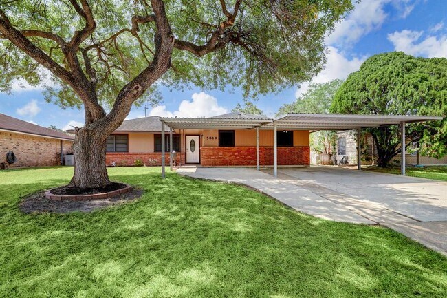 Building Photo - 5819 Anaqua Dr