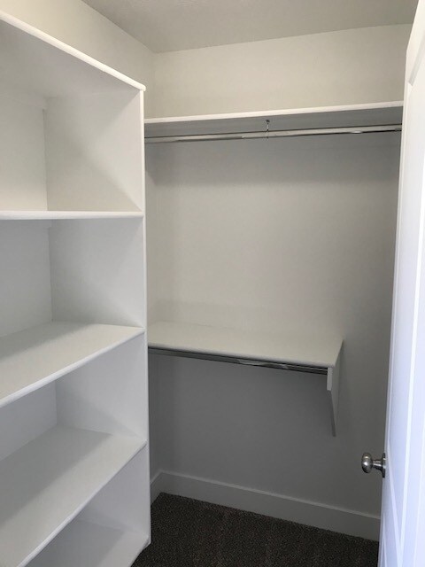 Armario del dormitorio 1 - 534 E Chubbuck Rd