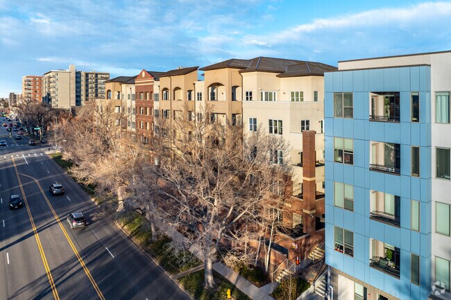 Foto del edificio - 2200 S University Blvd