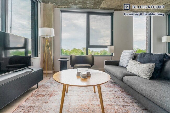 Foto del edificio - 3030 Potomac Ave