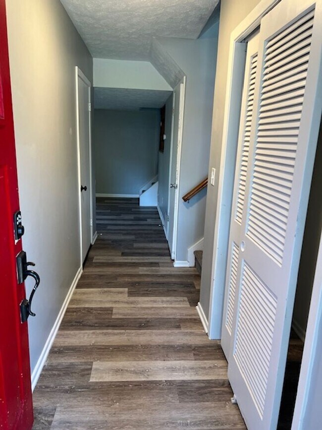 Building Photo - 3 Bedroom In Roanoke Estates!!