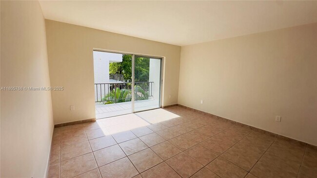 Foto del edificio - 6900 N Kendall Dr