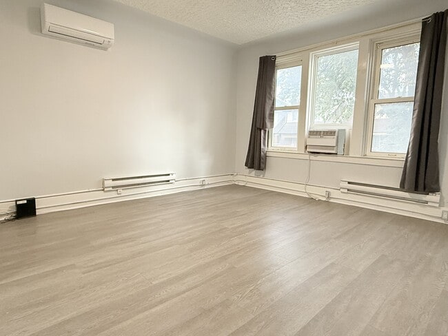 Photo du bâtiment - 1495 Gladstone Ave