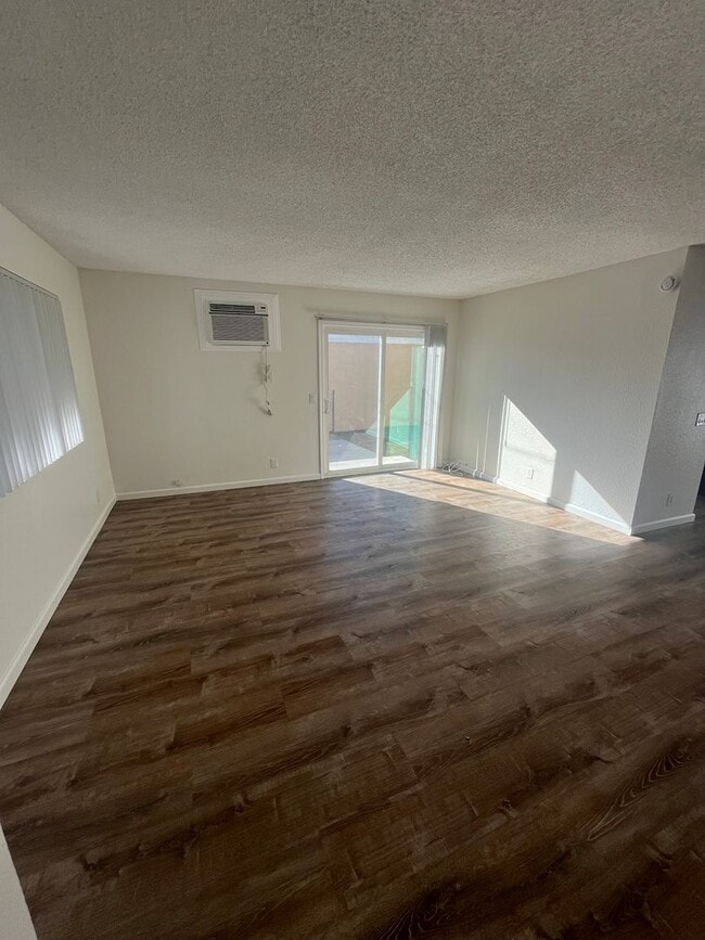 Building Photo - 156-158 W. Center St