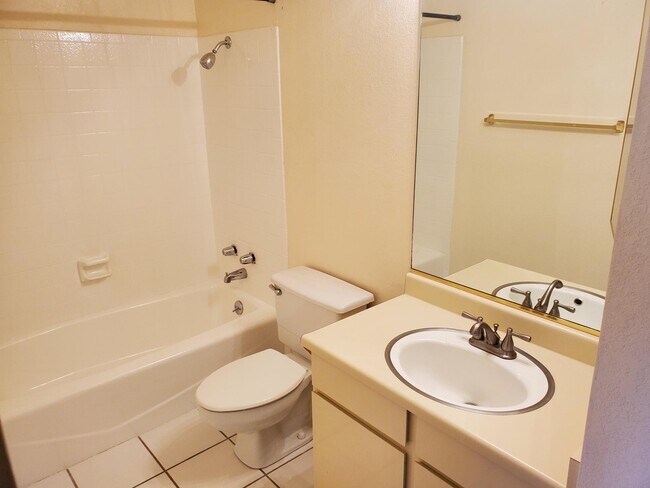 Building Photo - 207 S 600 E