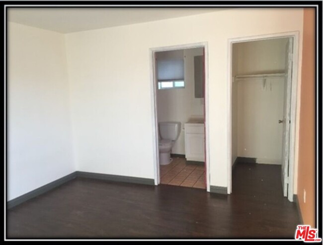 Foto del edificio - 1126 Irolo St