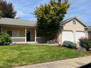 Building Photo - 207 Grizzly Ave