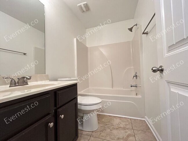 Foto del edificio - 5876 Grande River Rd