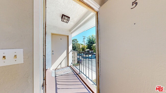 Building Photo - 14007 Milbank St