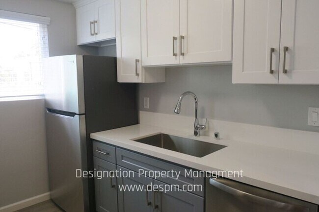 Building Photo - 7638 Hampton Avenue