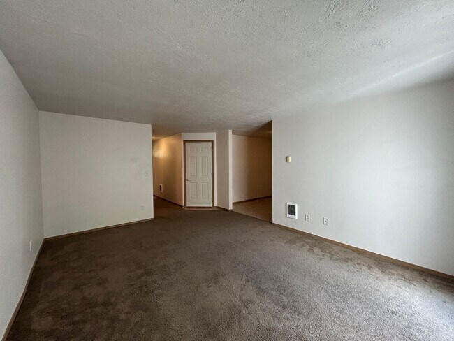 Foto del edificio - 521 NE Burnside Ave