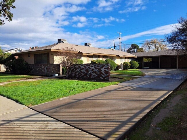 Foto del edificio - 1230-1234 N. College Ave
