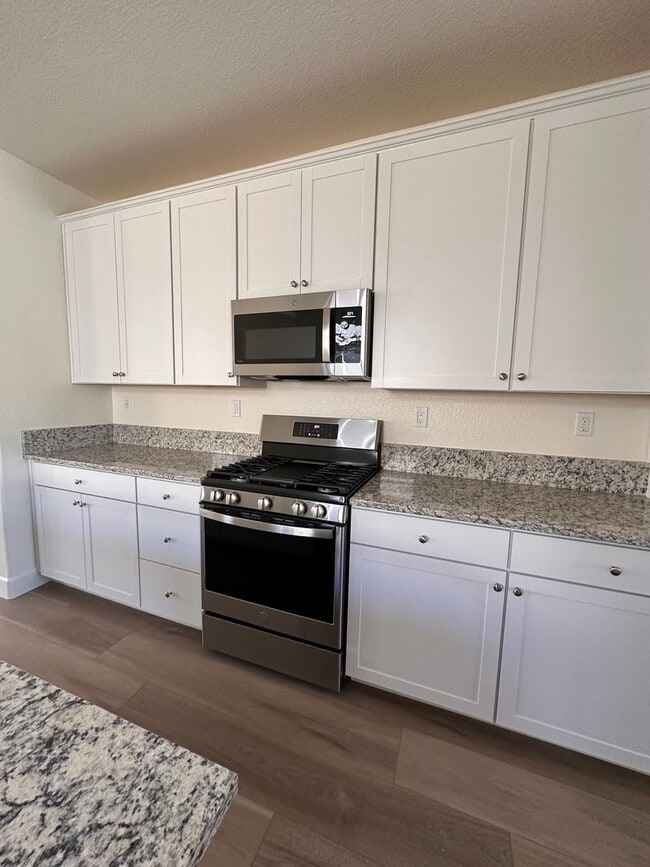 Foto del edificio - Newly Constructed West Carson Valley Home