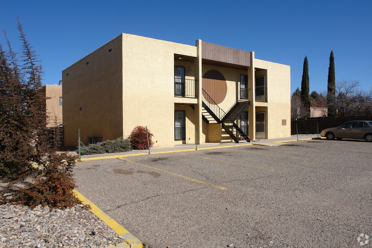 Building Photo - 1310-1326 San Pedro Dr SE