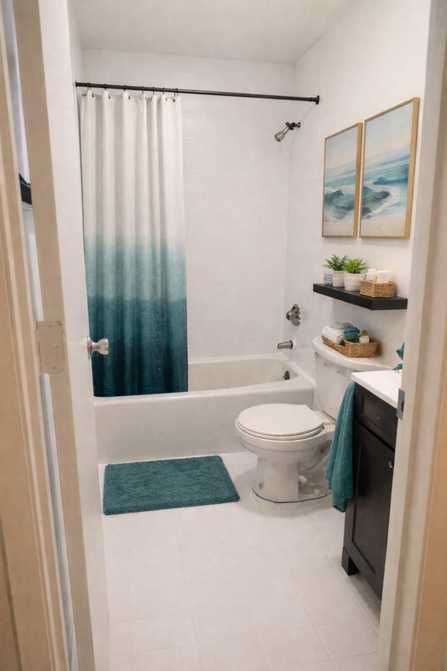 Master bad - 801 Arizona Ave