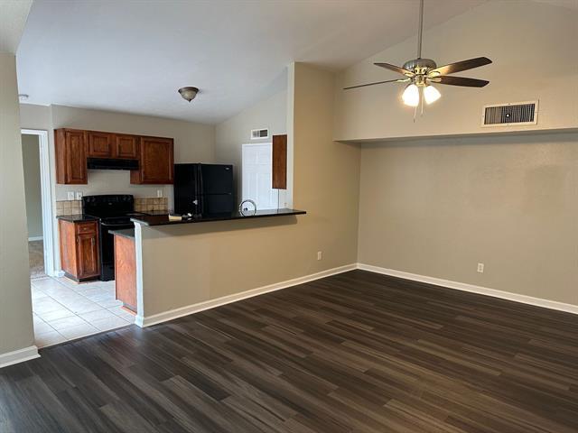 Building Photo - 6080 Dooley Dr