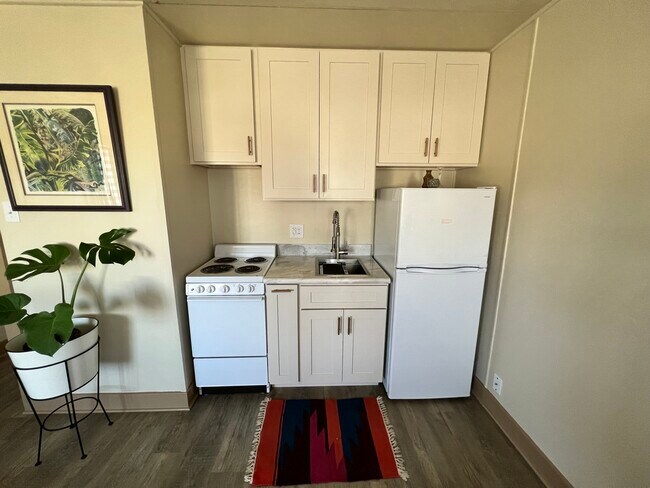 Kitchen - 23 Nakoa Dr